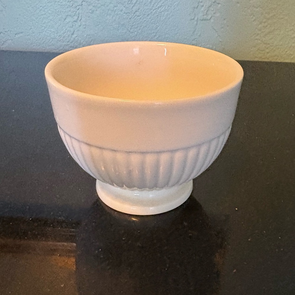 Wedgwood Conway Ivory Bowl Etruria Made In 
England Barlaston 3.75 Across